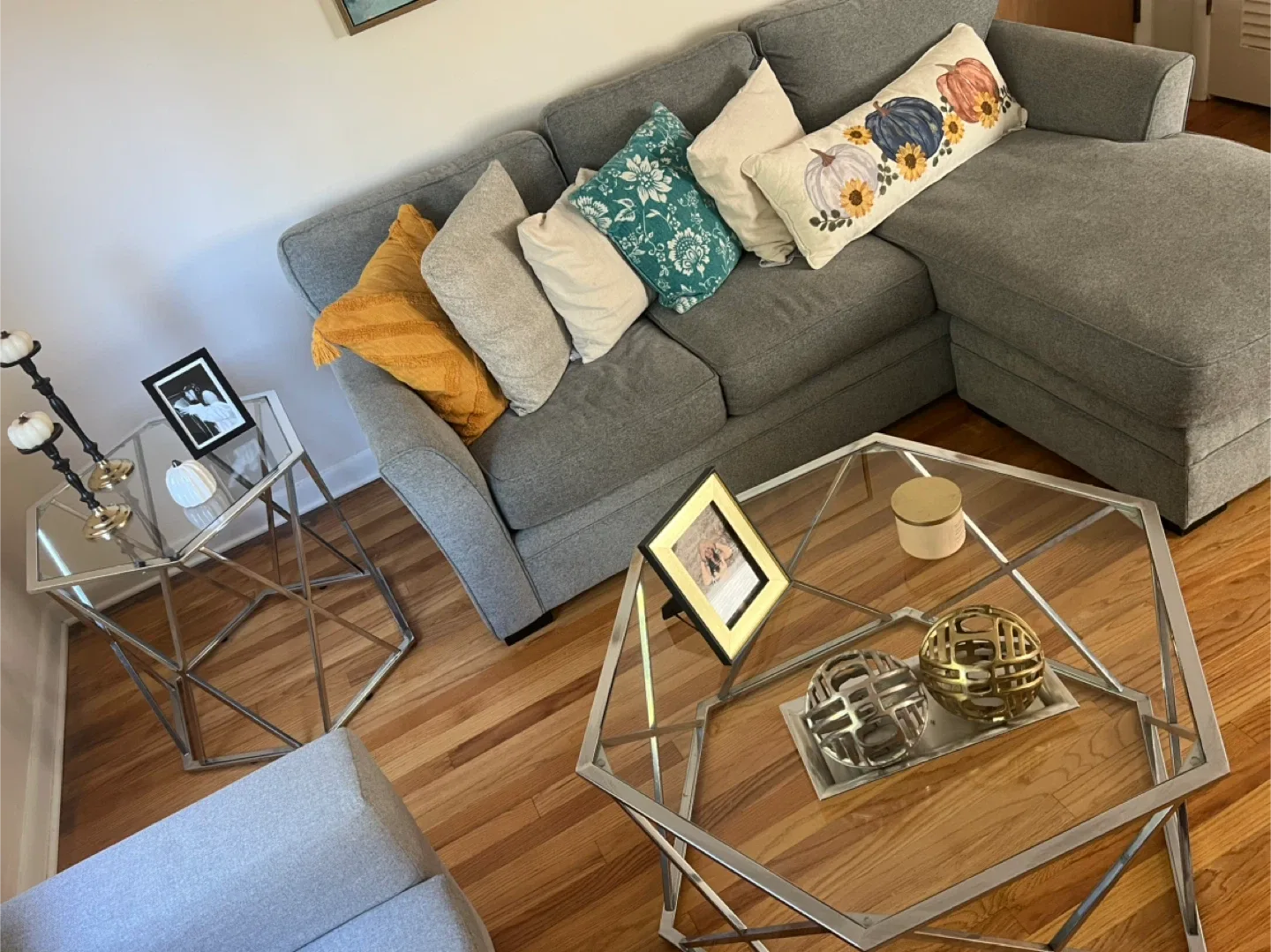 Set of 2 tables for the living room image indicator(2)