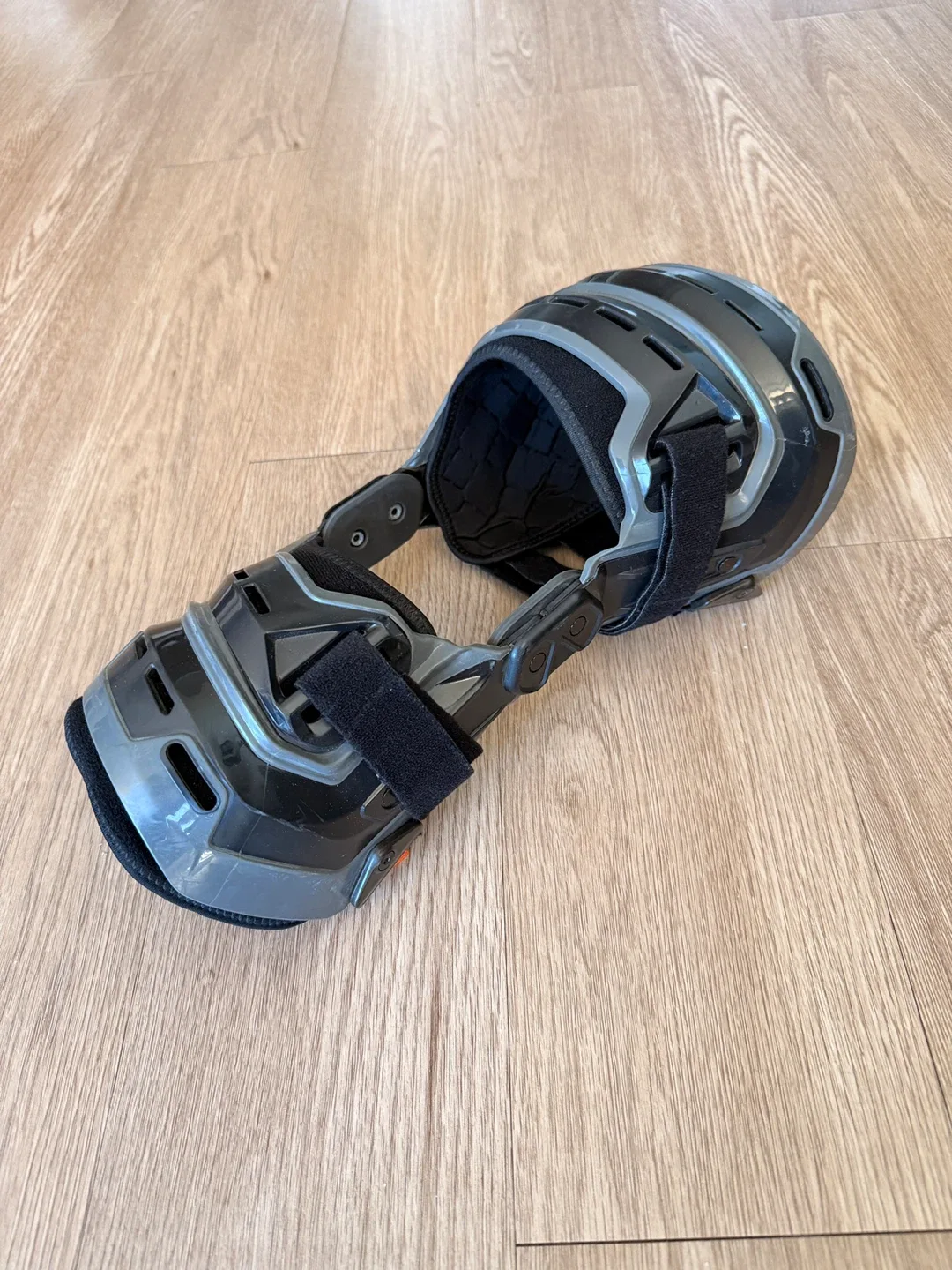 Shock Doctor Bionic Knee Brace image indicator(2)