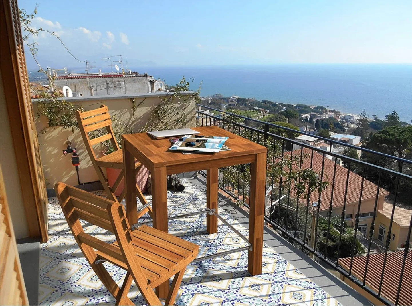 Interbuild Chicago Bar Table 35.4" x 35.4" x 37"