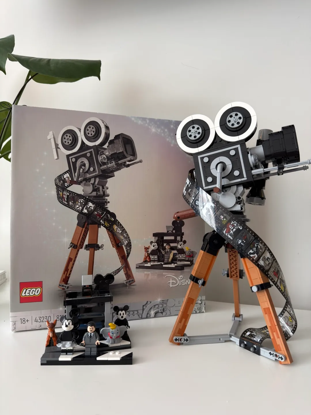LEGO Walt Disney Tribute Camera - Assembled. Retiring soon set! image indicator(2)