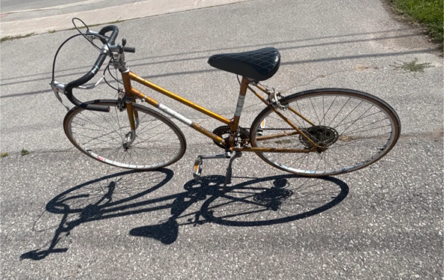 Mixed Lot of Used Bicycles image indicator(4)