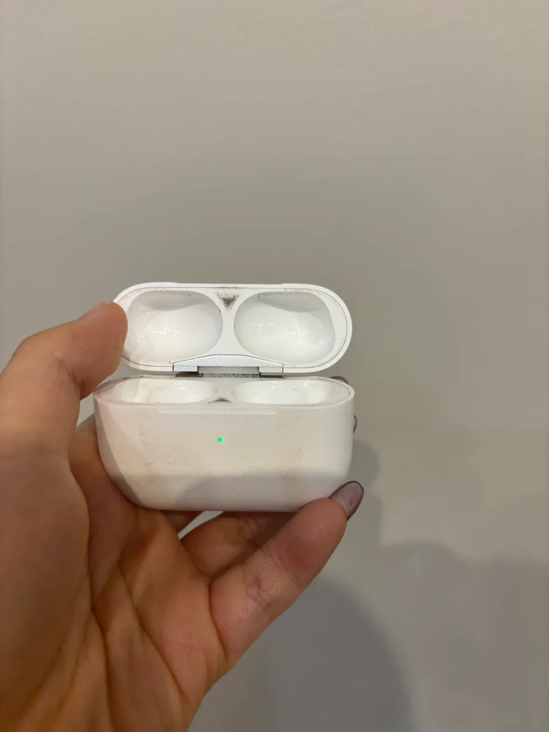 airpod pro 1st gen charging case ONLY image indicator(2)