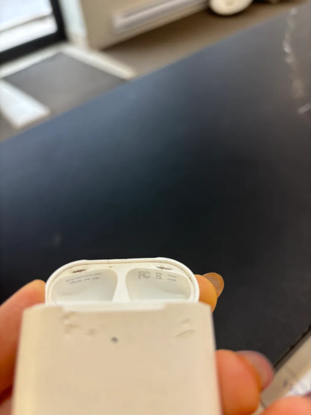 AirPods 1st or 2nd gen charging case ONLY image indicator(4)