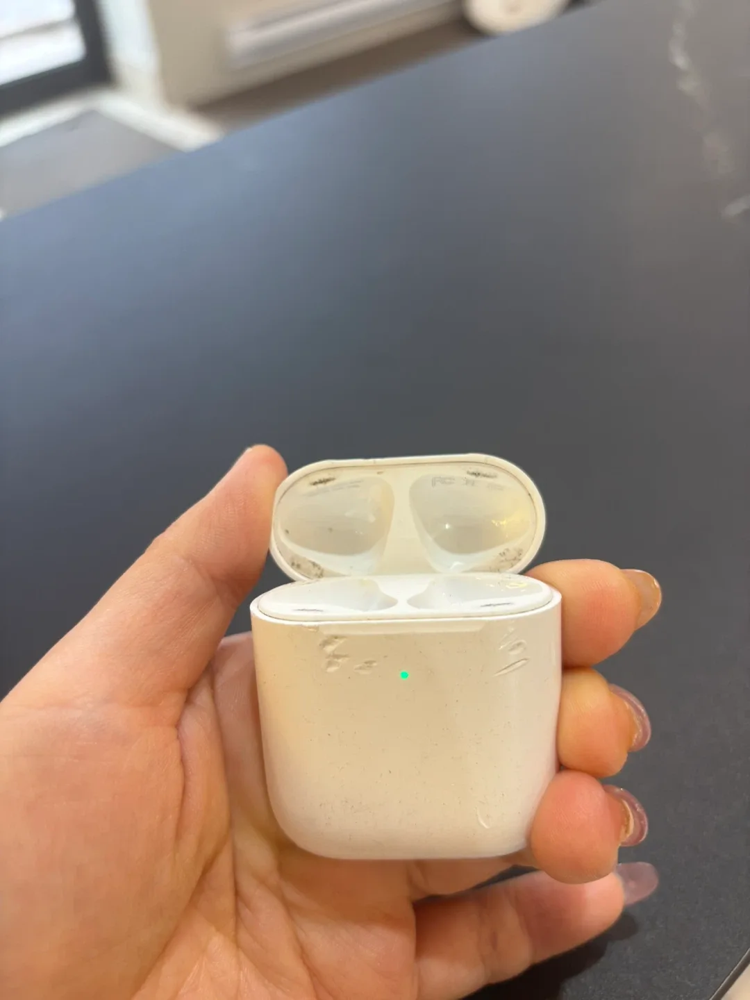 AirPods 1st or 2nd gen charging case ONLY image indicator(2)
