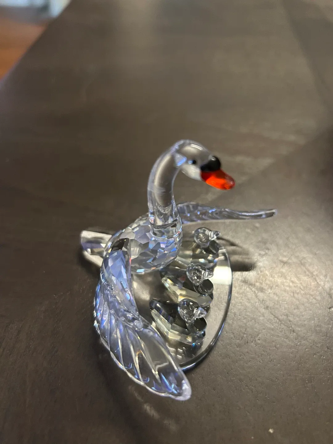 Swarovski crystal Swan Family image indicator(2)