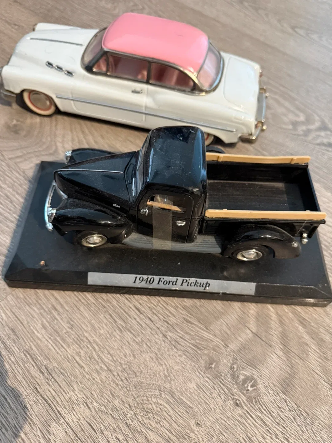 Vintage 1940 Ford Pickup & Pink Car Model image indicator(3)