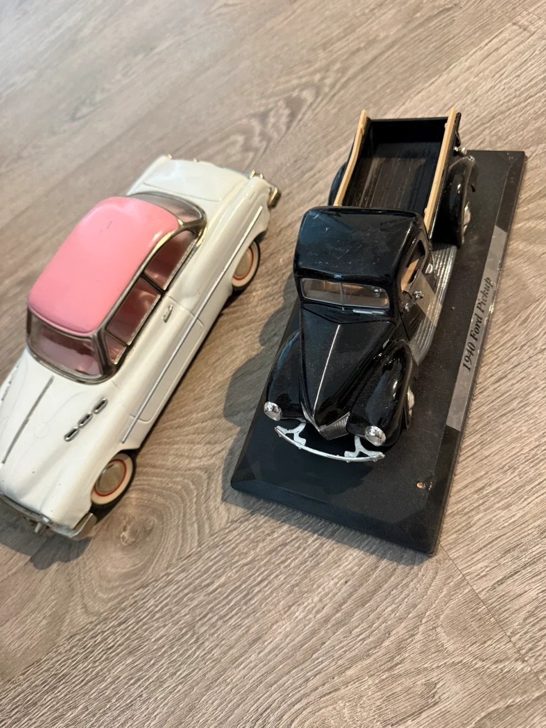 Vintage 1940 Ford Pickup & Pink Car Model image indicator(2)