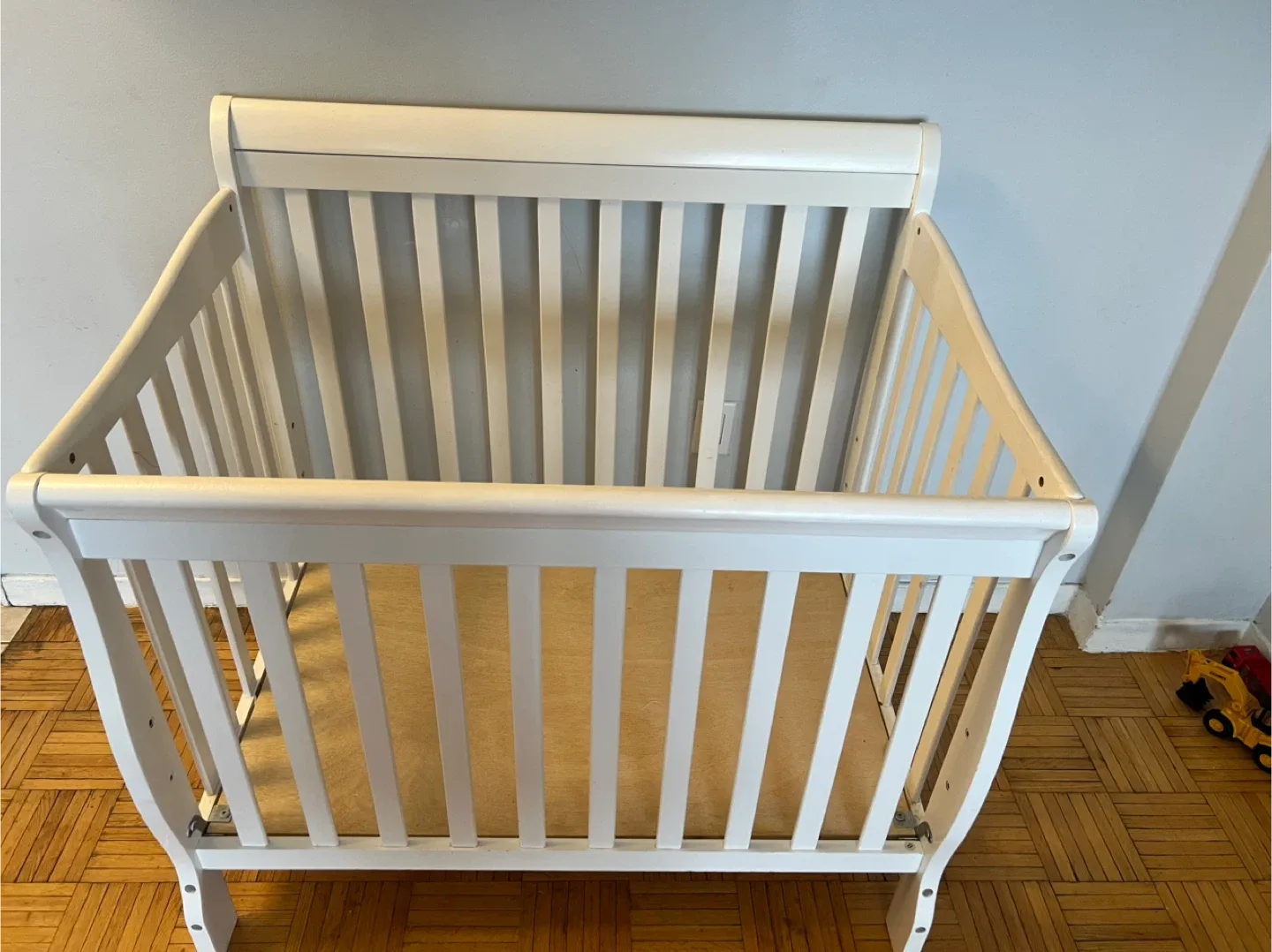 White mini Baby Crib Dimensions: L 39 H 38 W 25 inches image indicator(2)