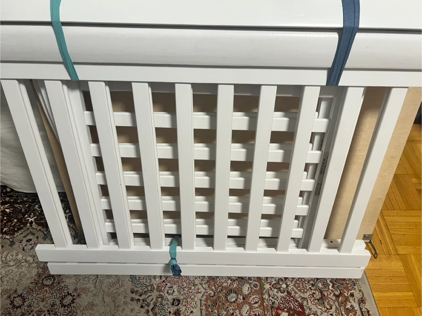 White mini Baby Crib Dimensions: L 39 H 38 W 25 inches - photo 4