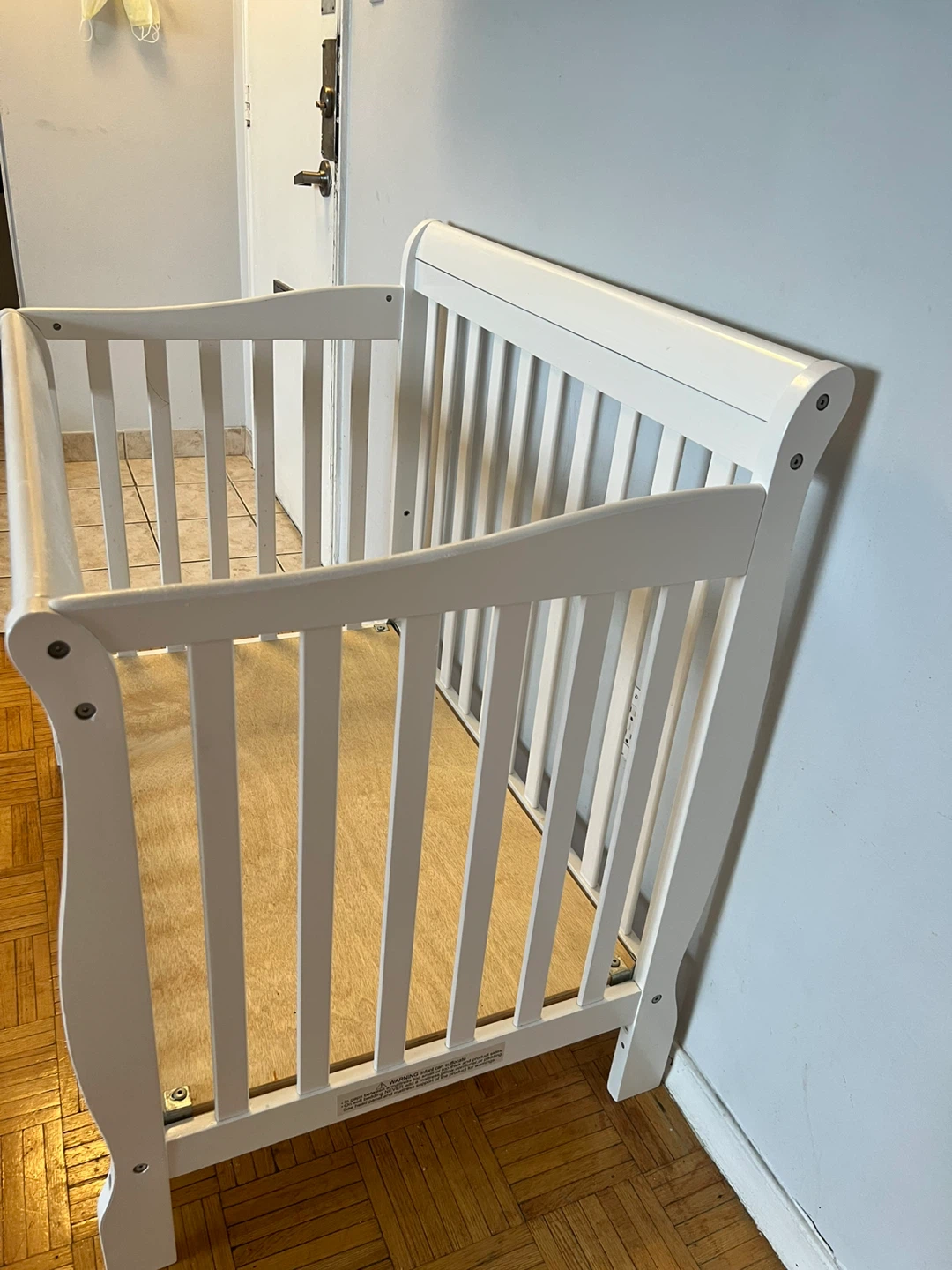 White mini Baby Crib Dimensions: L 39 H 38 W 25 inches - photo 3