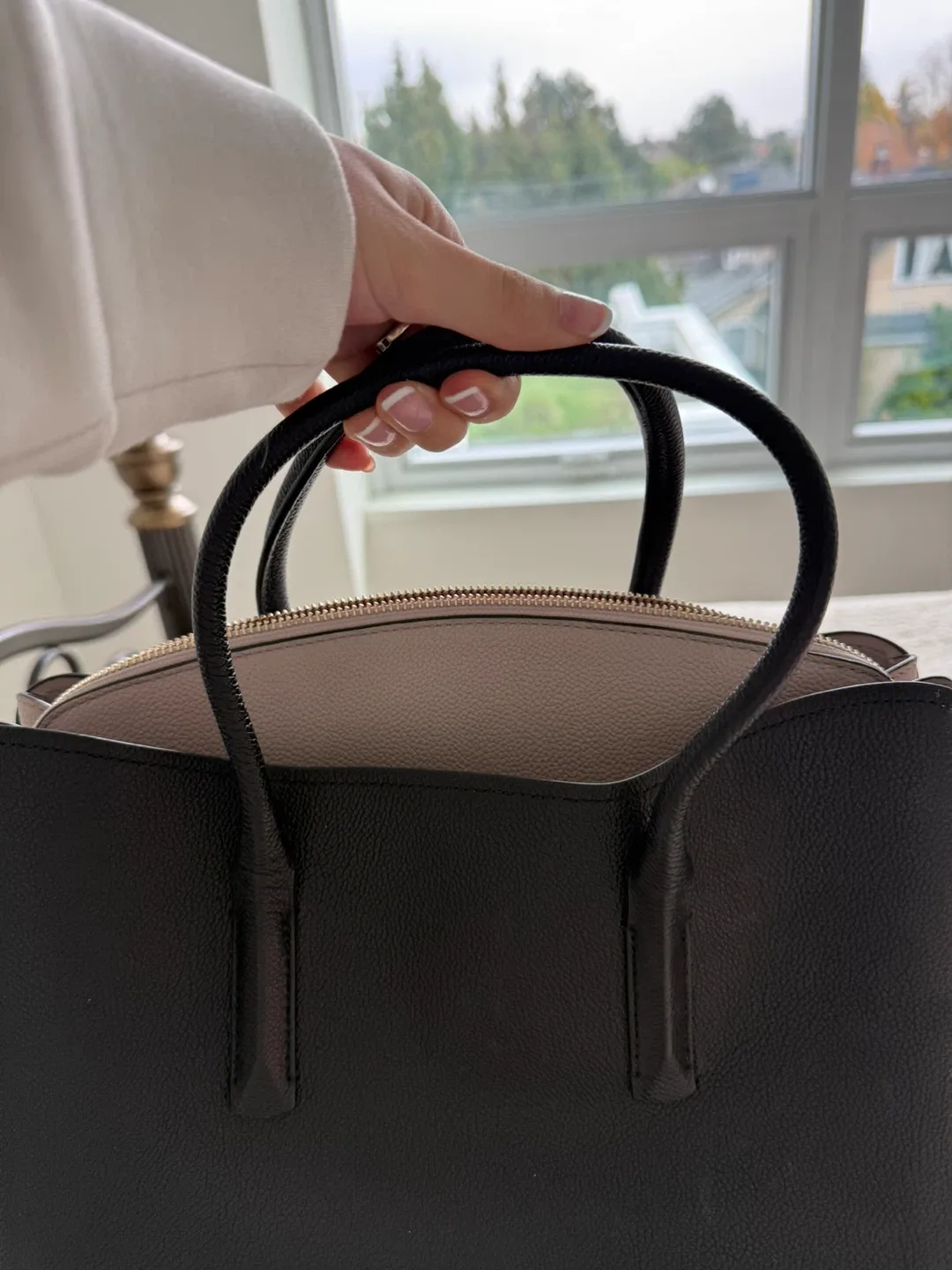 Kate Spade Black Tote Bag image indicator(3)