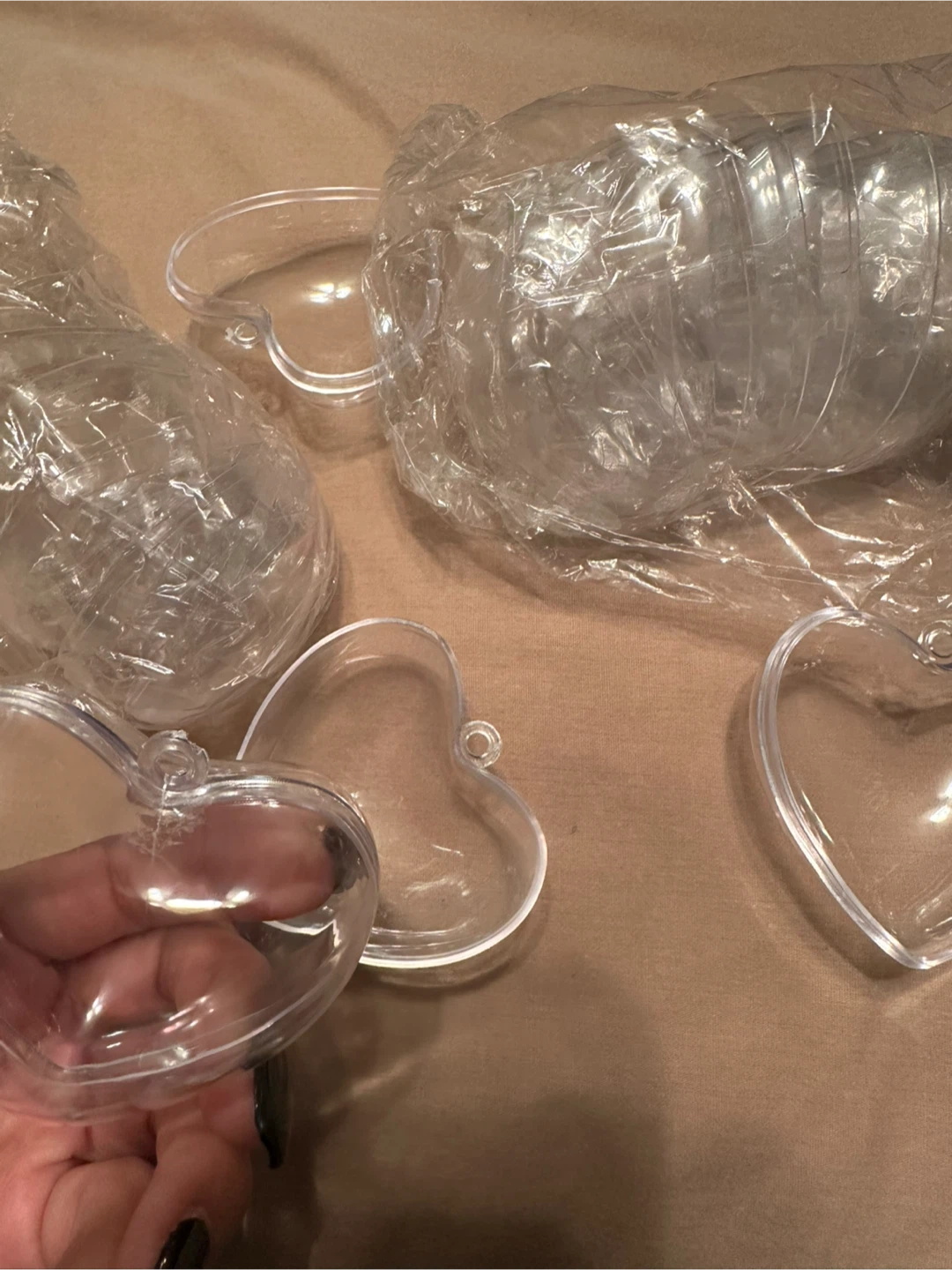 🥕 10 Clear Plastic Heart-Shaped Ornaments - photo 2