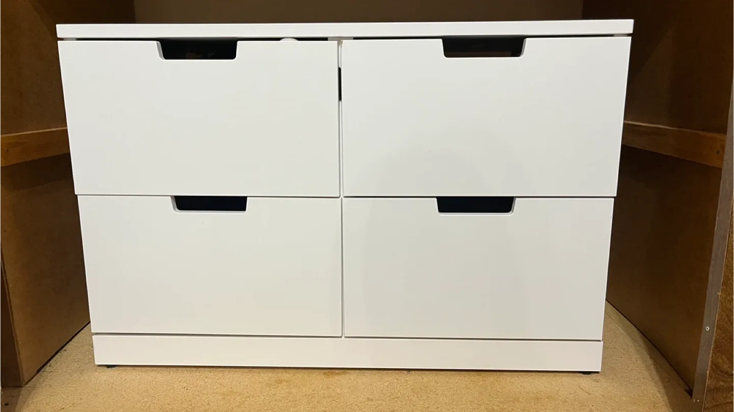 Ikea 4-drawer dresser, white image indicator(3)