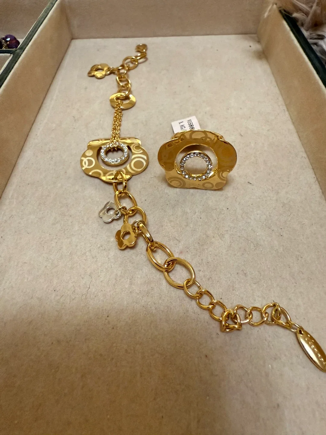 Ring and Bracelet Set in Gold tone image indicator(2)