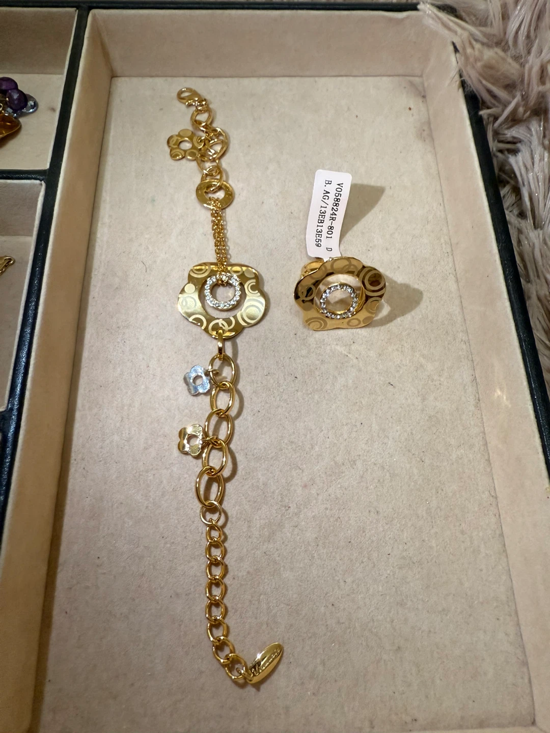 Ring and Bracelet Set in Gold tone
