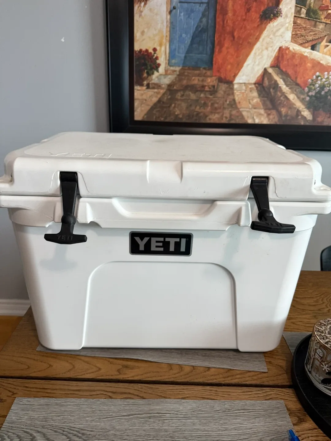 Yeti White Cooler with Basket image indicator(2)