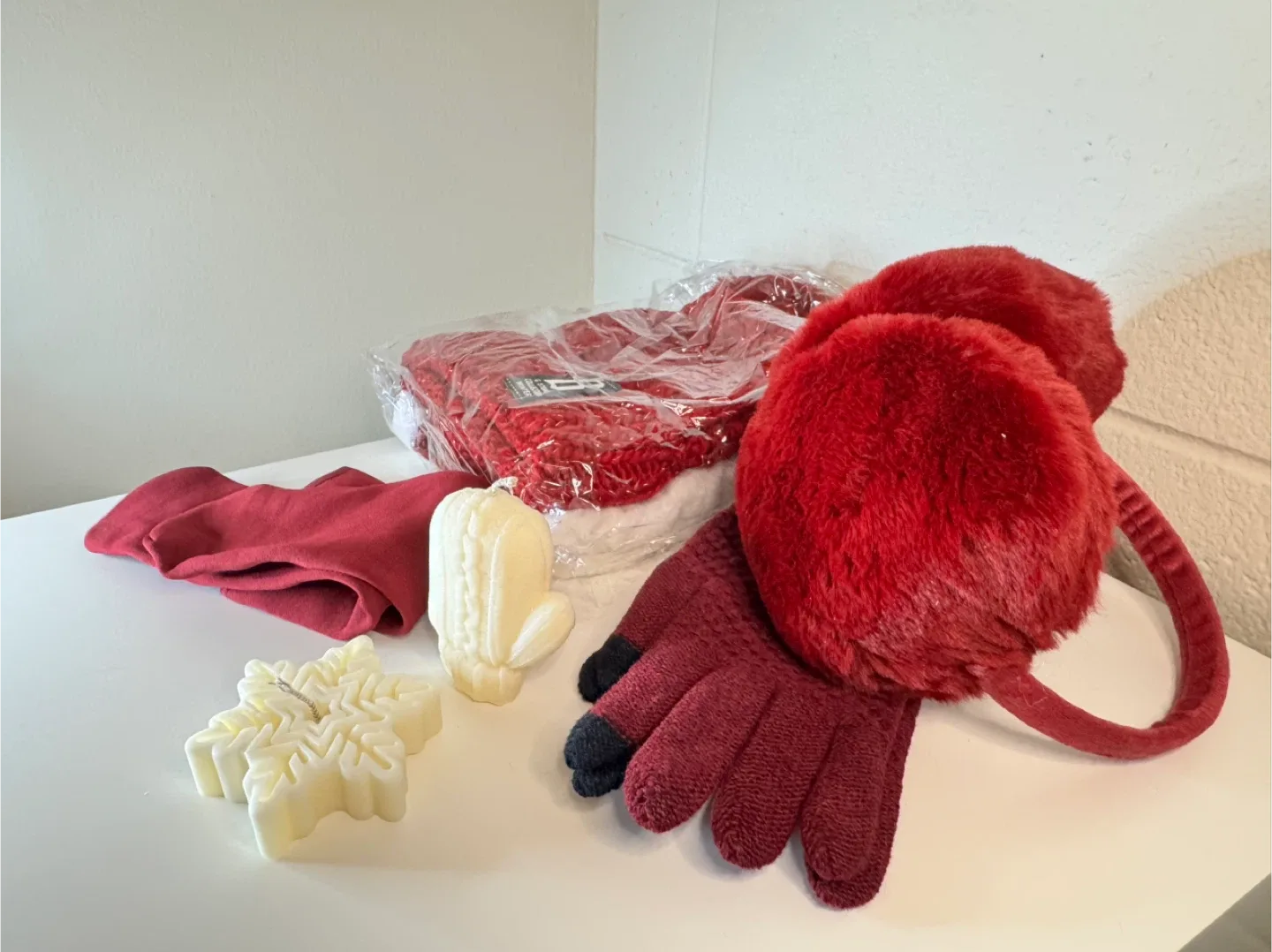 Cozy Winter Gift Box | Women’s Christmas Gift Set image indicator(7)