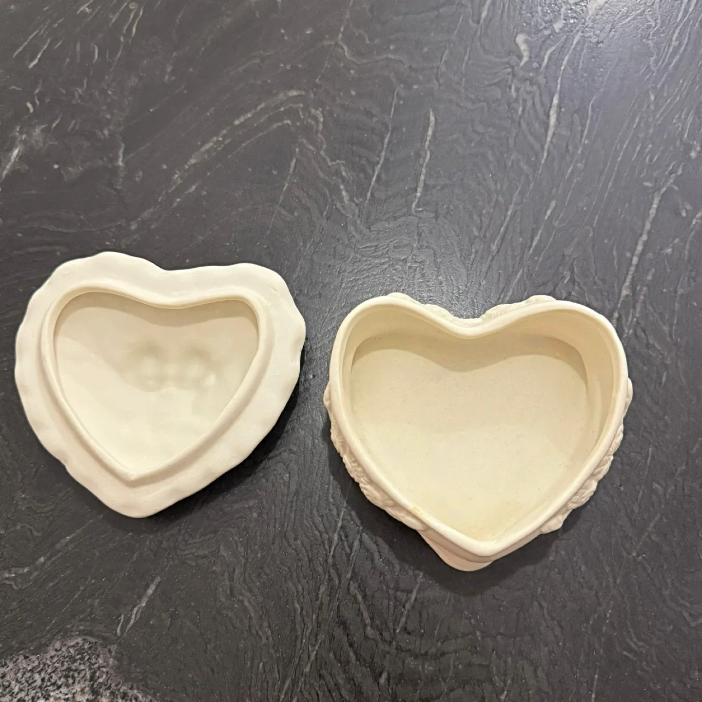 Heart-Shaped Trinket Box image indicator(2)