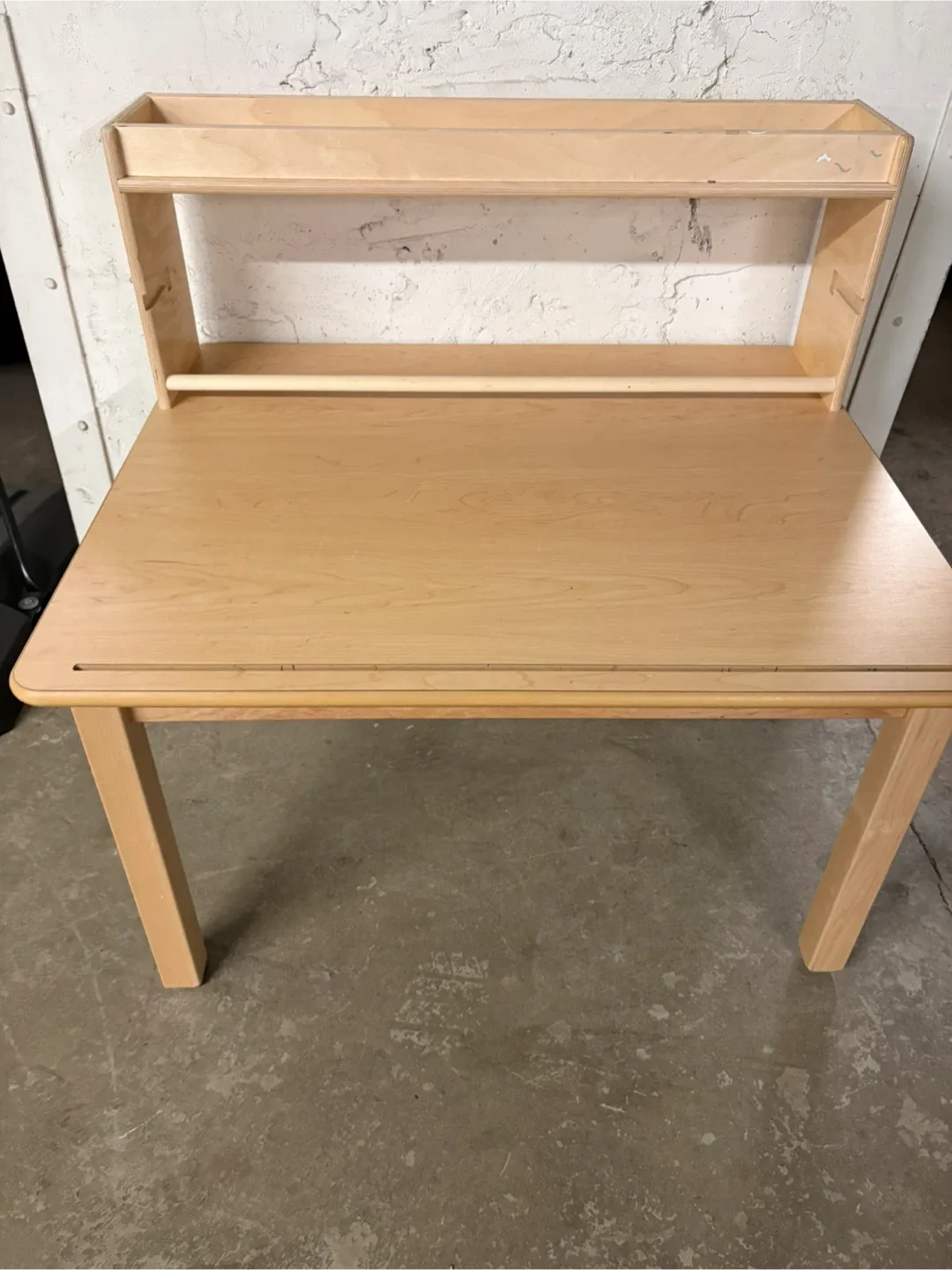IKEA Flisat Children's Desk with Hutch image indicator(4)