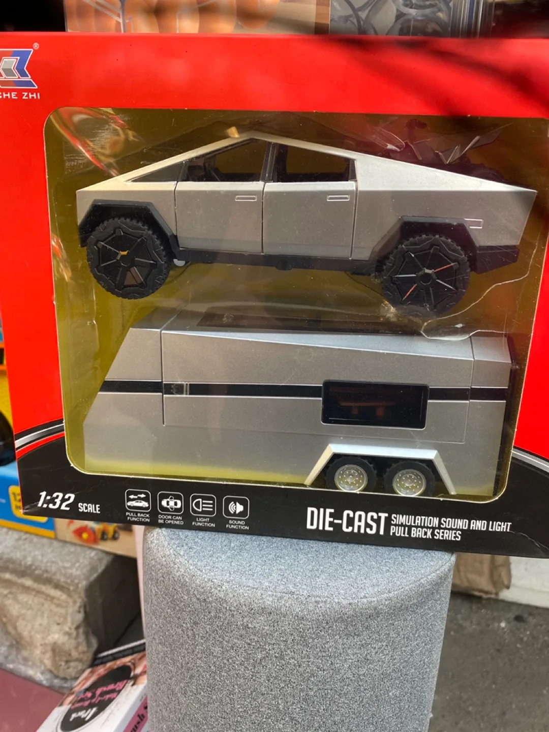 Die-Cast Tesla Cybertruck & Trailer 1:32 Scale image indicator(2)