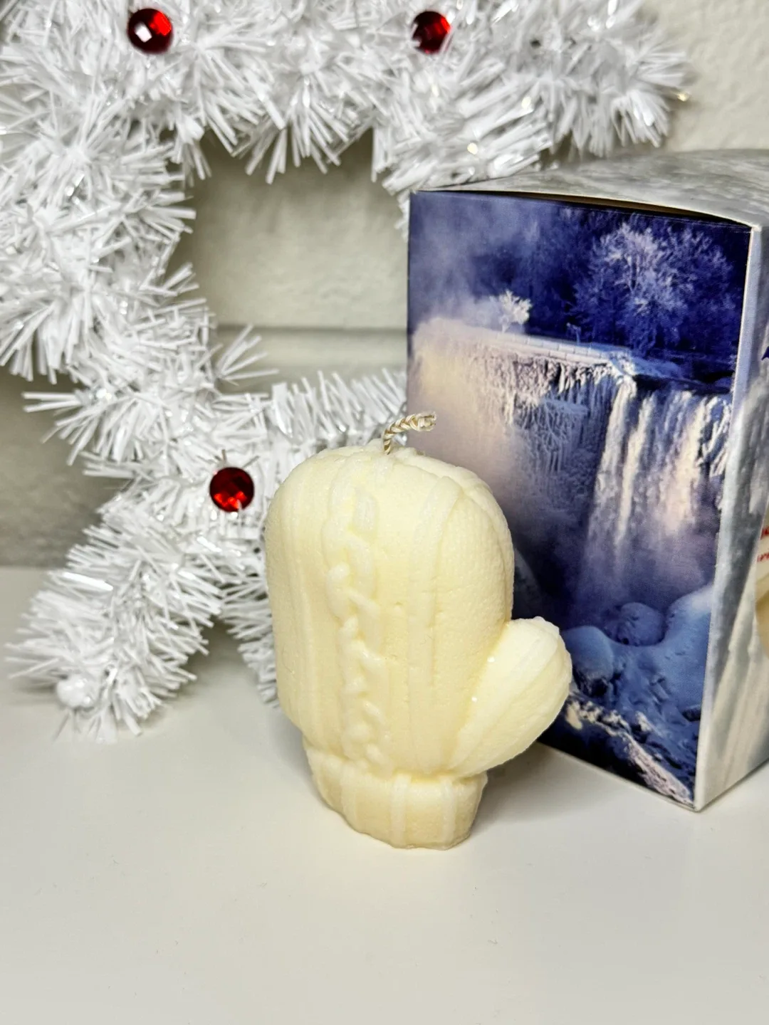 Mitten Soy Candle | Handmade Winter Candle image indicator(3)