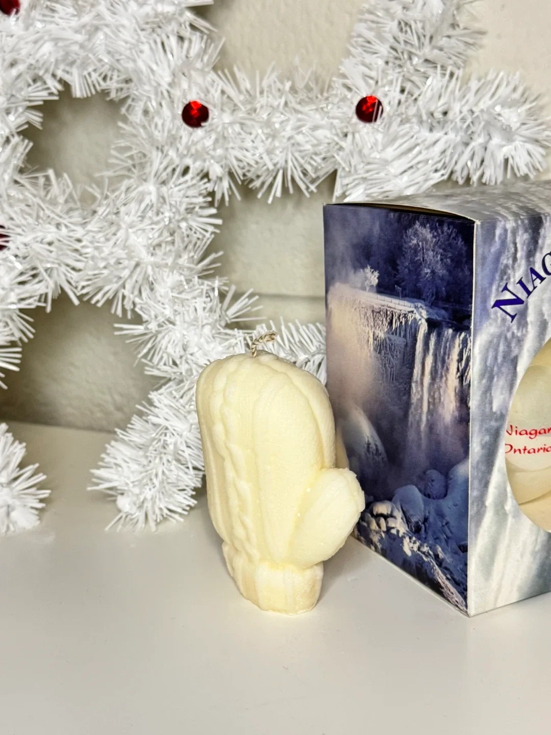 Mitten Soy Candle | Handmade Winter Candle image indicator(2)