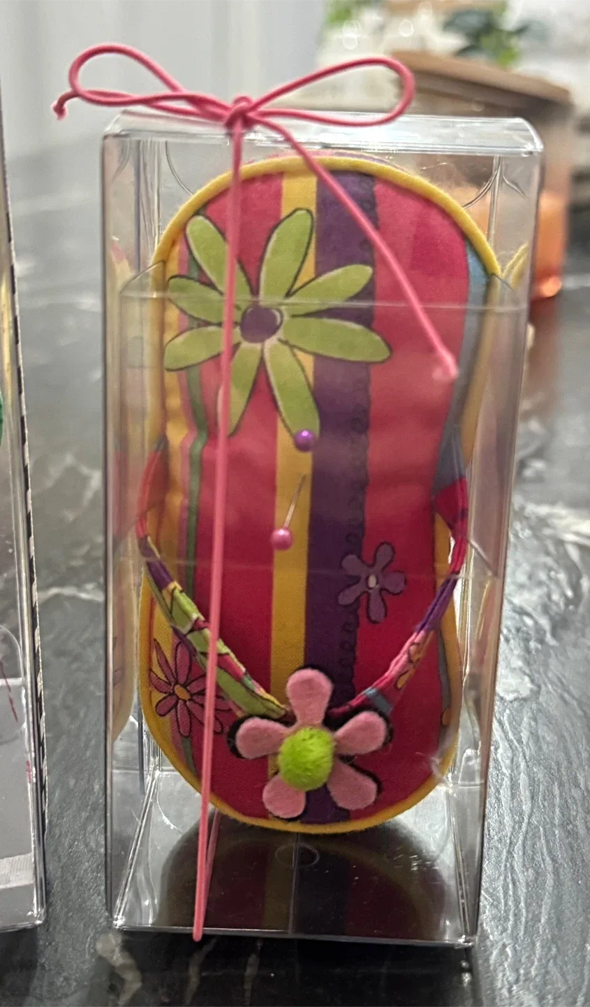 Mary Engelbreit Pincushions by Dritz image indicator(4)