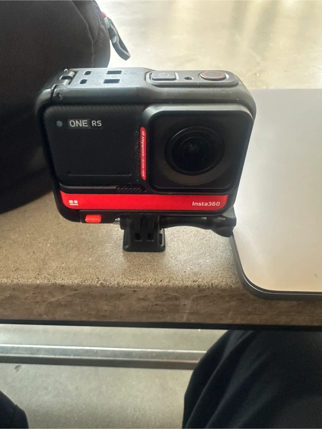 Insta360 ONE RS Action Camera image indicator(2)