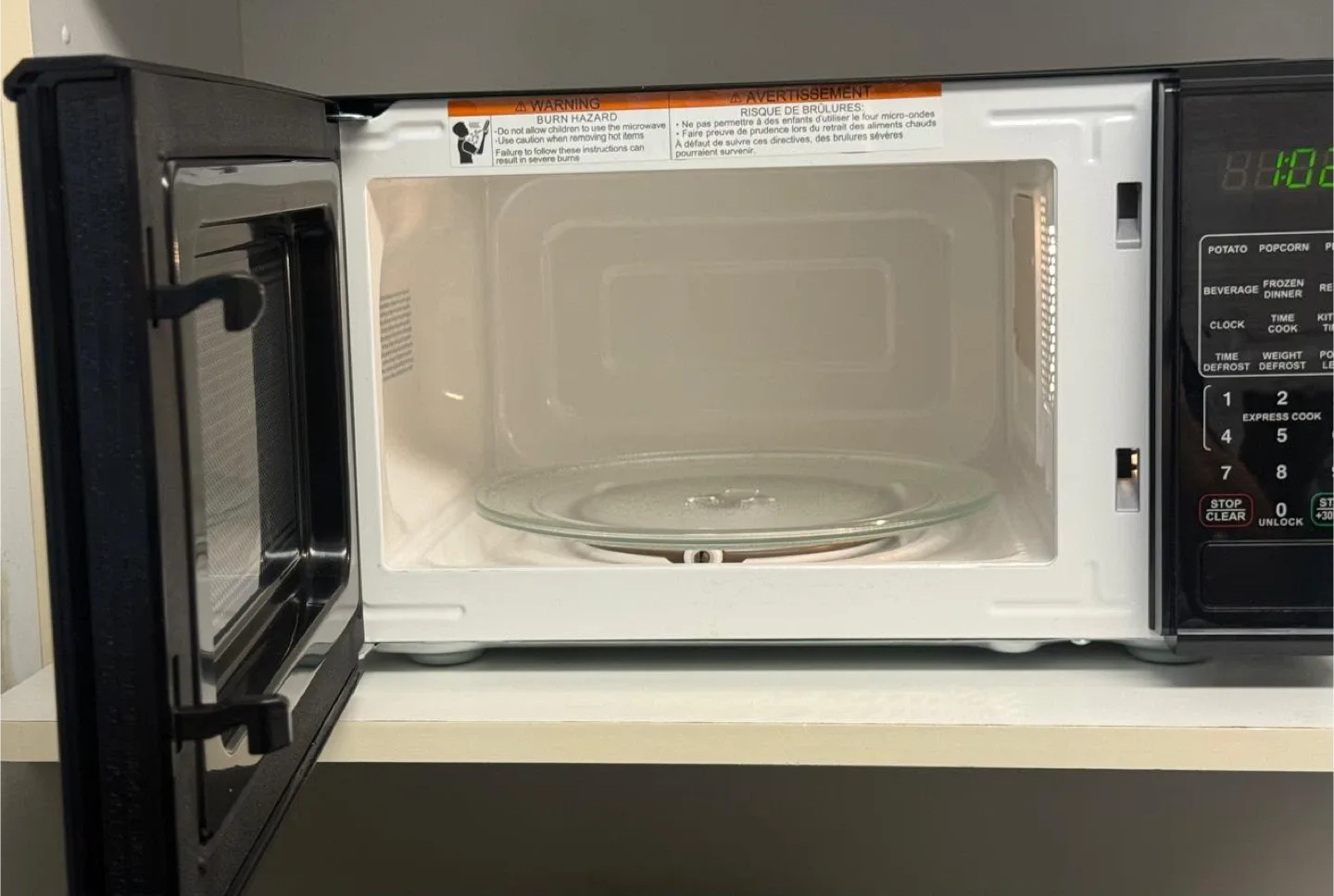 Black Galanz Microwave Oven image indicator(2)