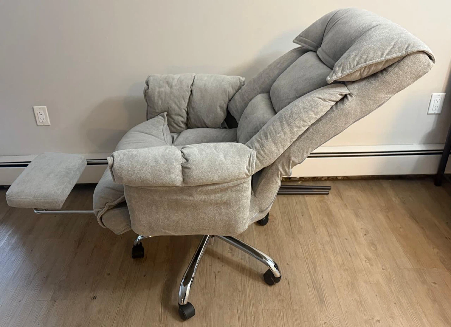 Comfortable Grey Padded Office Chair - photo 2