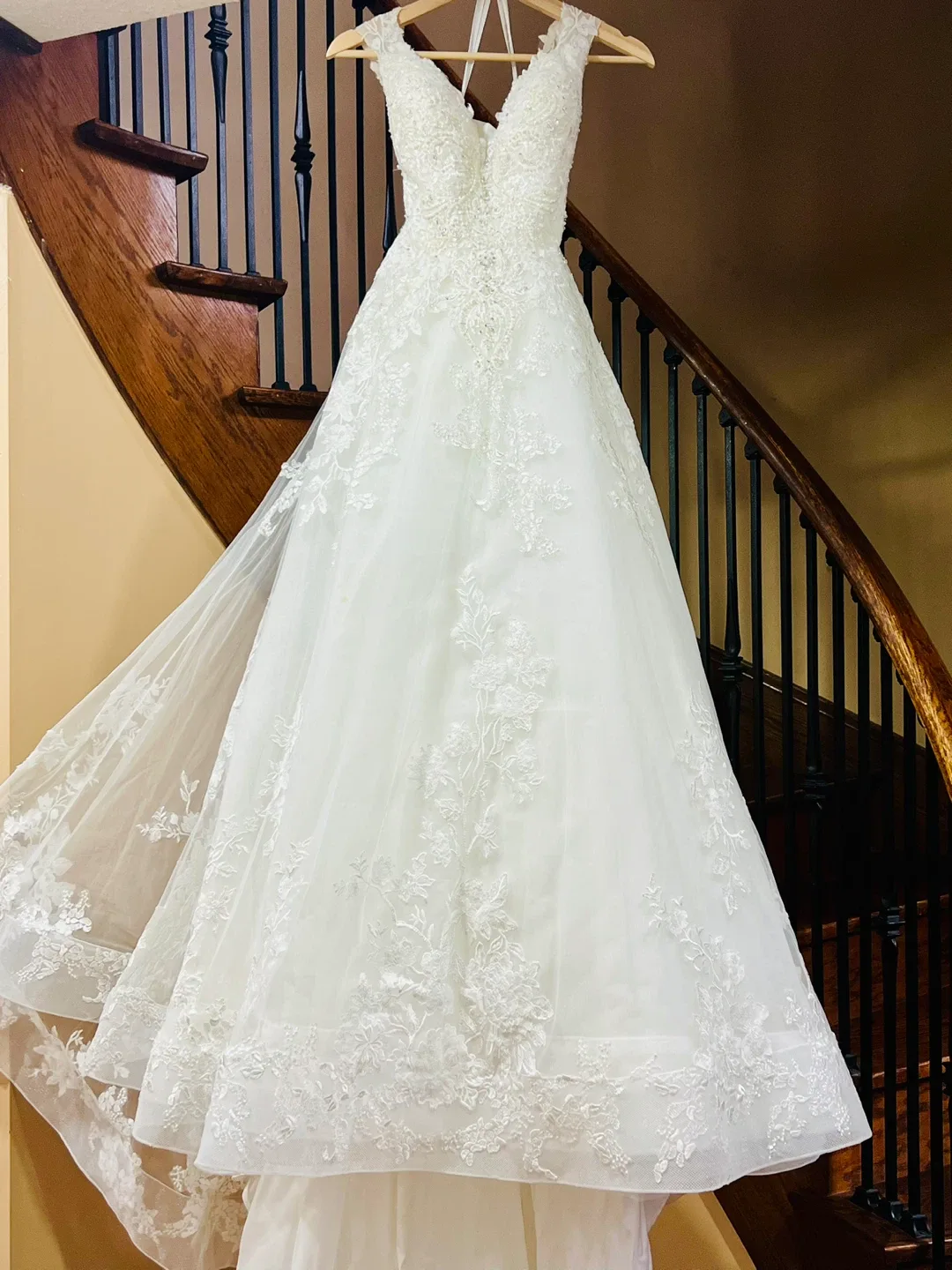 Wedding Dress image indicator(4)