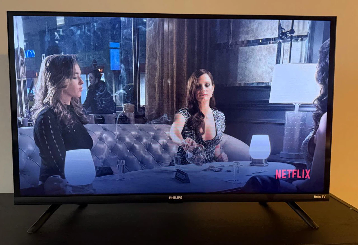 Philips 32PFL4674/F8 32" Roku TV - photo 3
