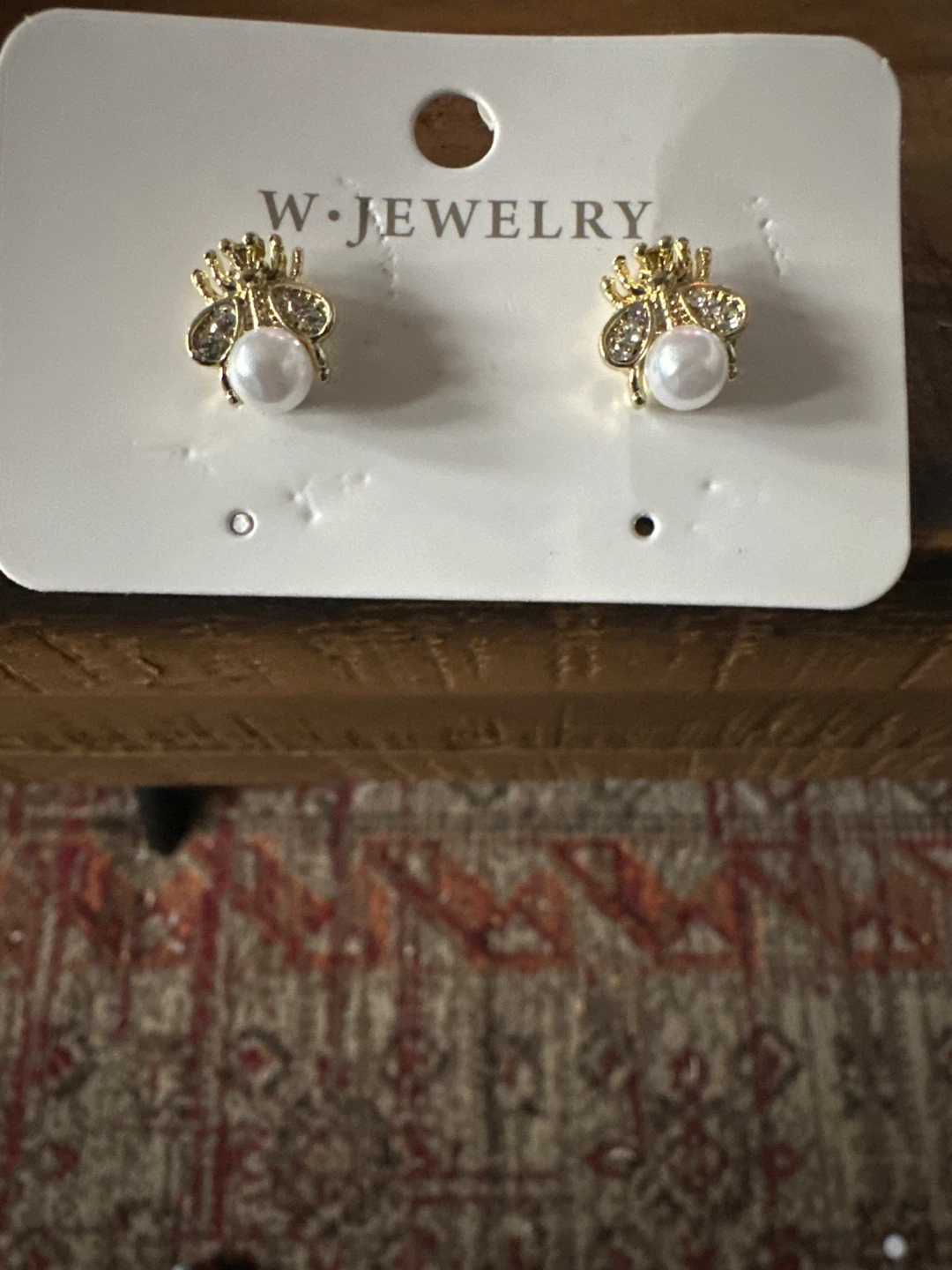 W Jewelry Bee Pearl Earrings