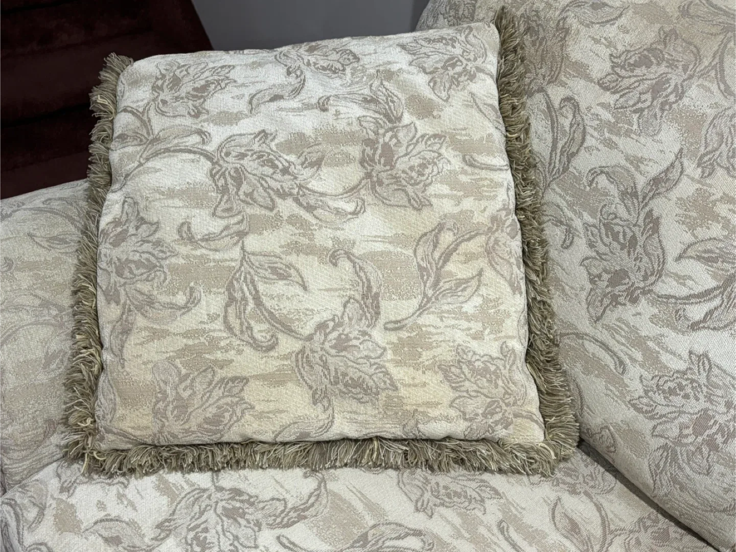 Floral Patterned Sofa image indicator(3)