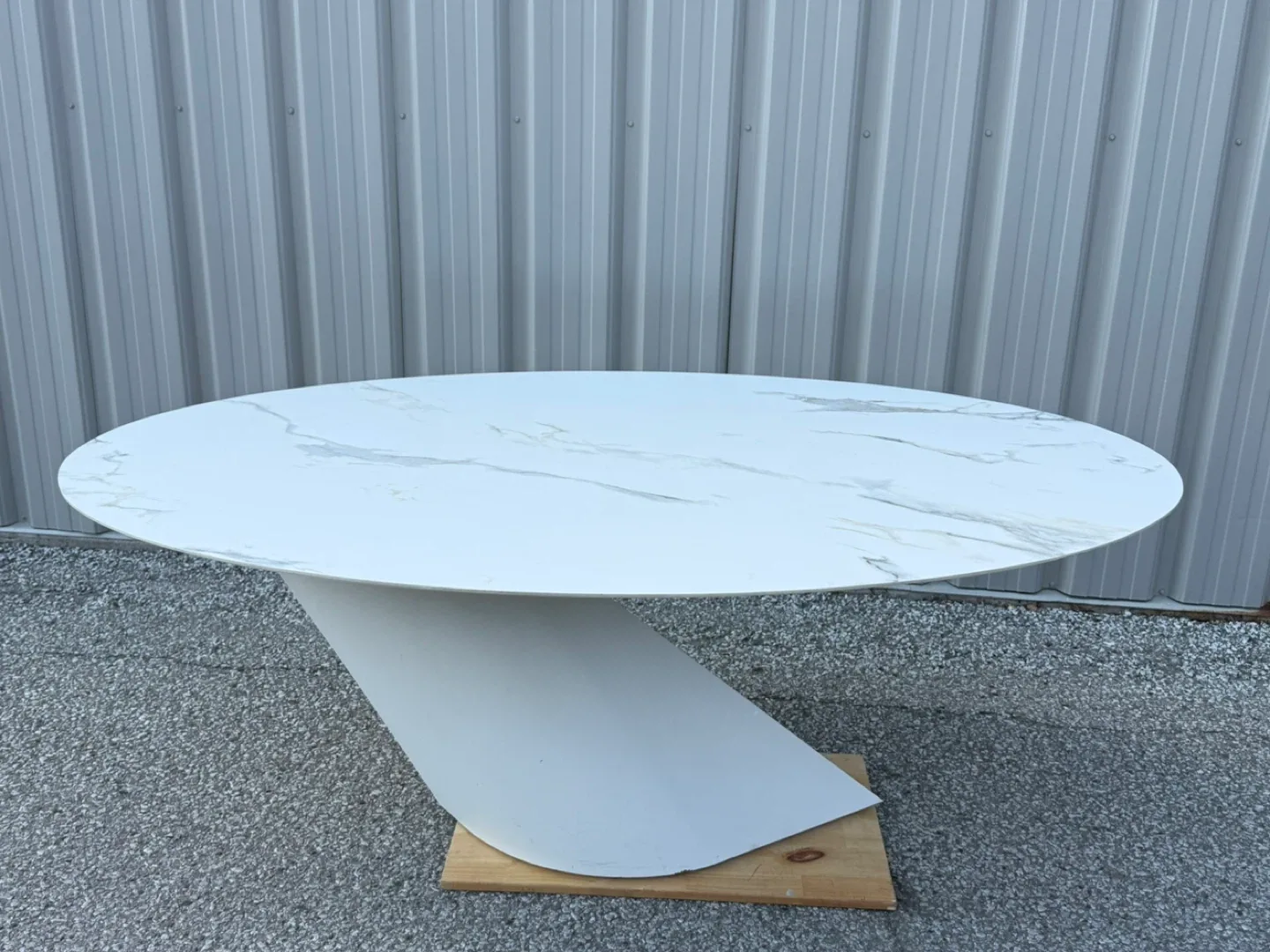 NUEVO White Ceramic Oval Dining Table  6 person. image indicator(8)