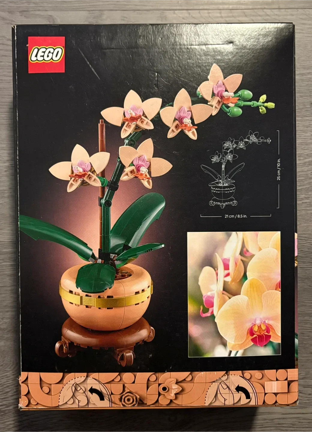 LEGO Mini Orchid 10343 - 274 pcs image indicator(2)