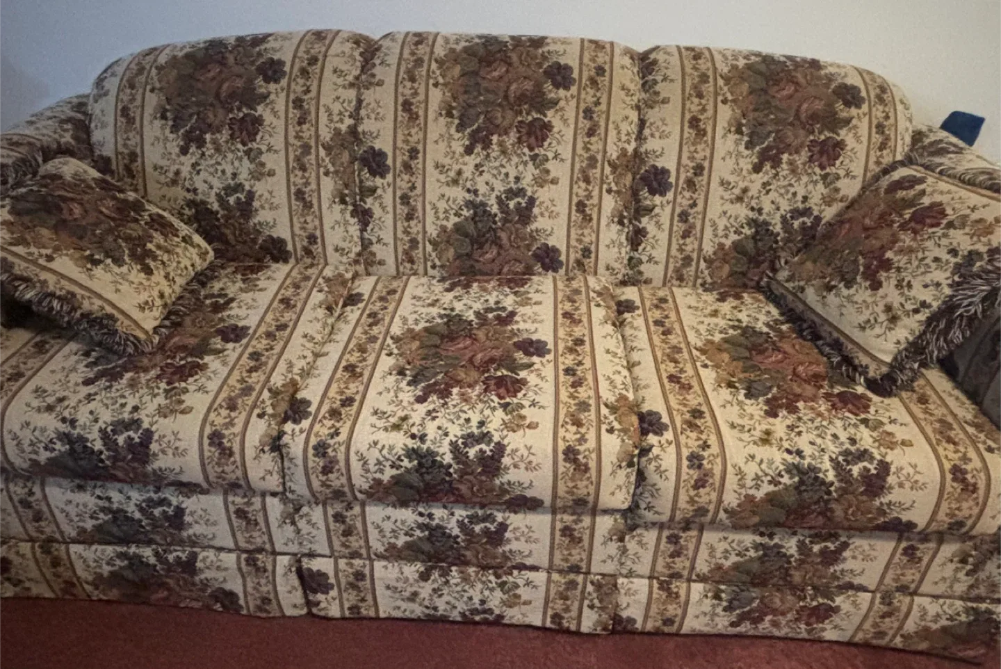 Floral Patterned Sofa with Pillows image indicator(2)