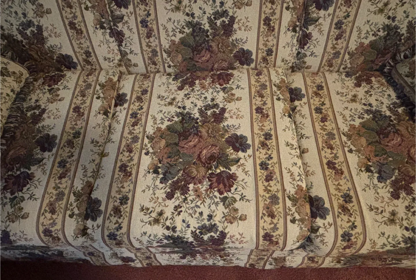 Floral Patterned Sofa with Pillows image indicator(4)