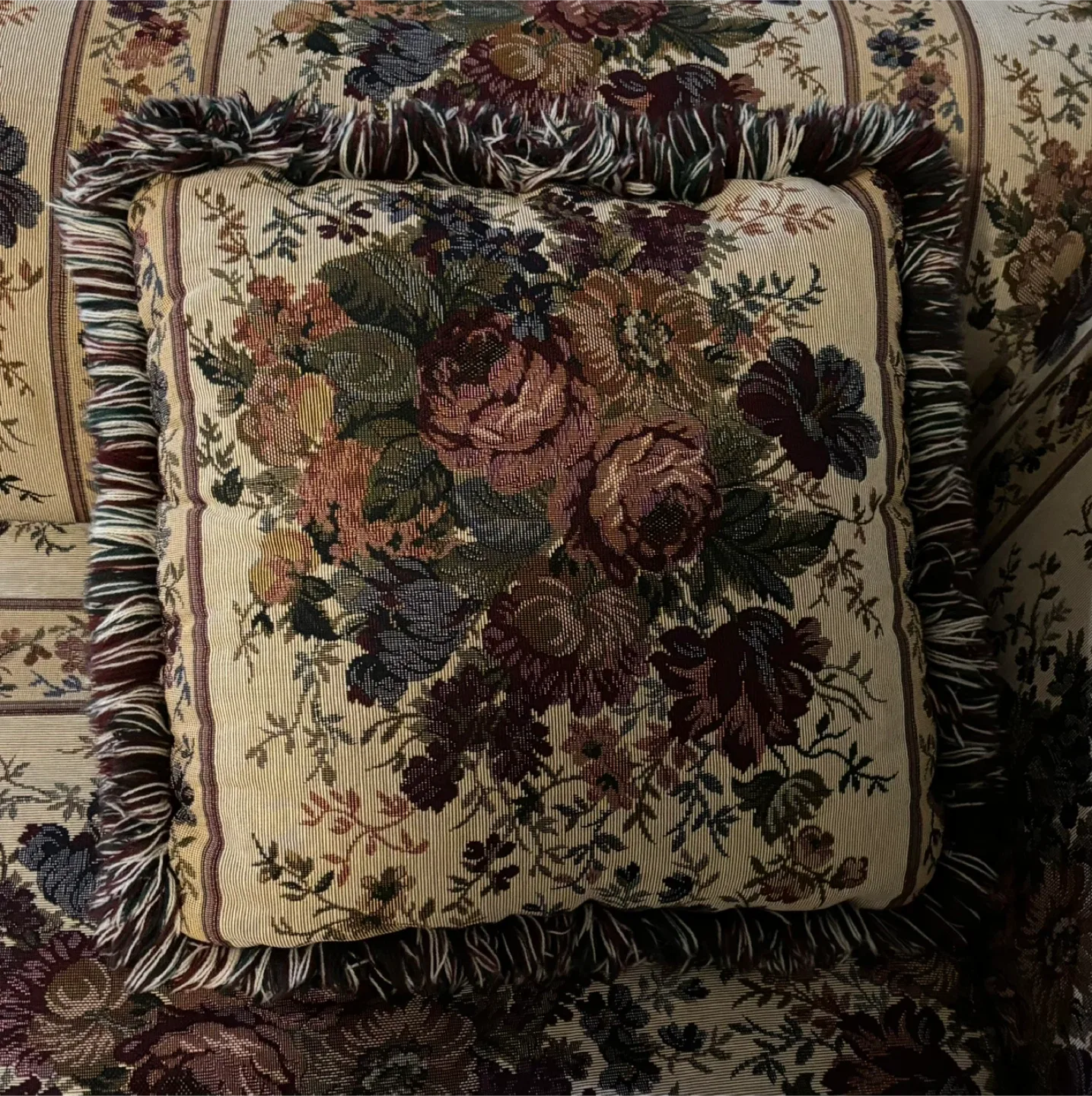 Floral Patterned Sofa with Pillows image indicator(3)