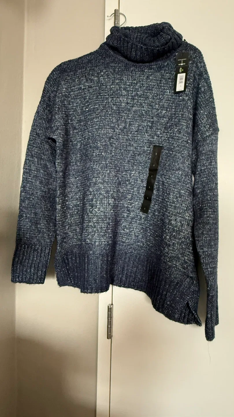 Banana Republic Sweater - Size L image indicator(2)