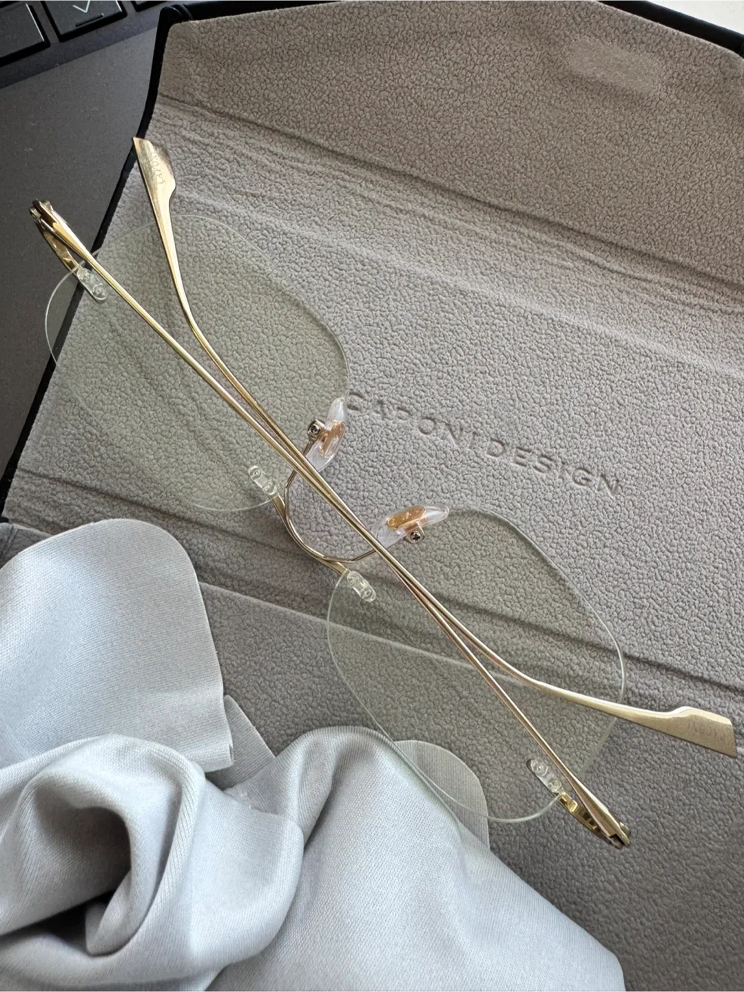 Capon Design Gold Rimless Glasses image indicator(2)