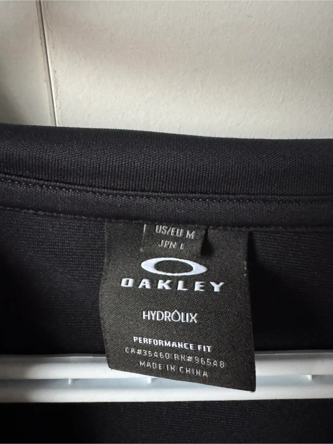 Oakley Hydrolix Black Hoodie - Size M image indicator(2)