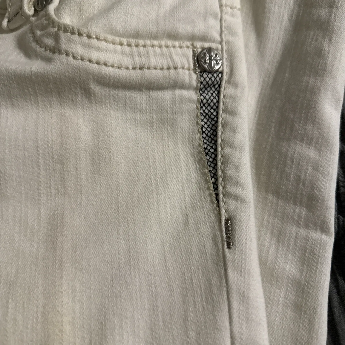 Miss Me White Denim Jeans, Size 28 image indicator(4)