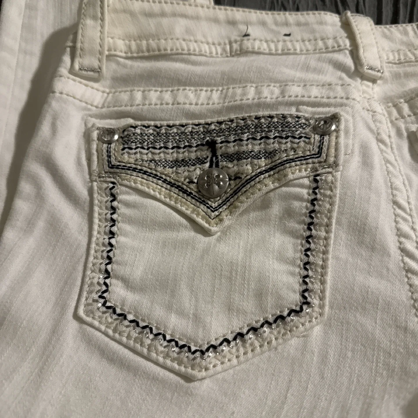 Miss Me White Denim Jeans, Size 28 image indicator(7)