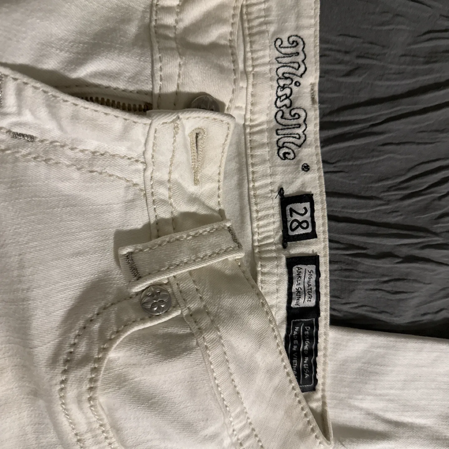 Miss Me White Denim Jeans, Size 28 image indicator(8)