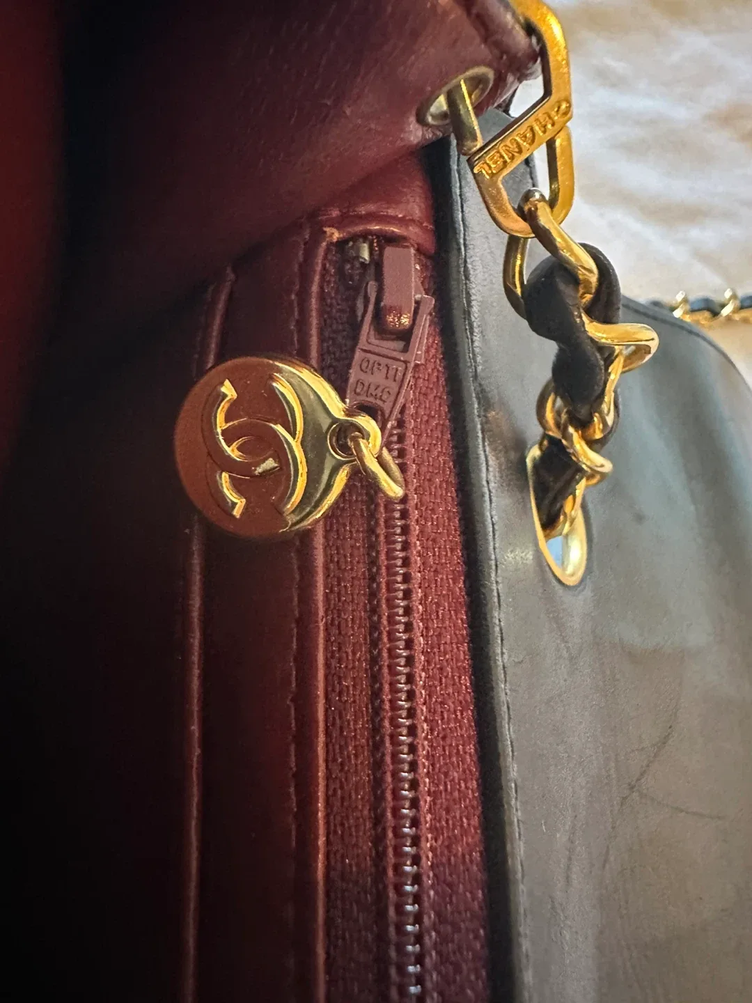 Chanel Diana Black Leather Shoulder Bag image indicator(6)