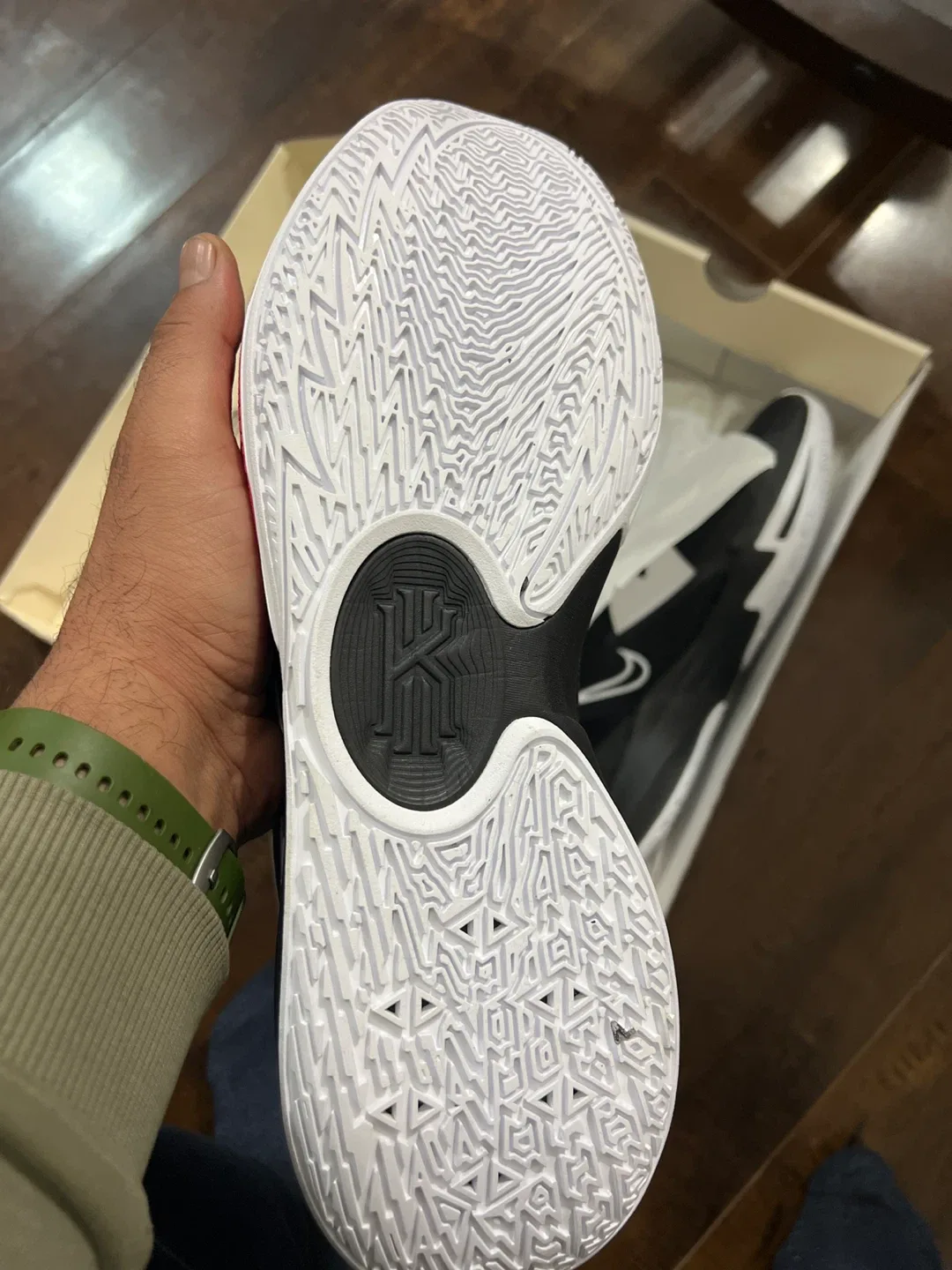 Nike Kyrie Low 5 Basketball Shoes - Black/White, Size 13 image indicator(4)