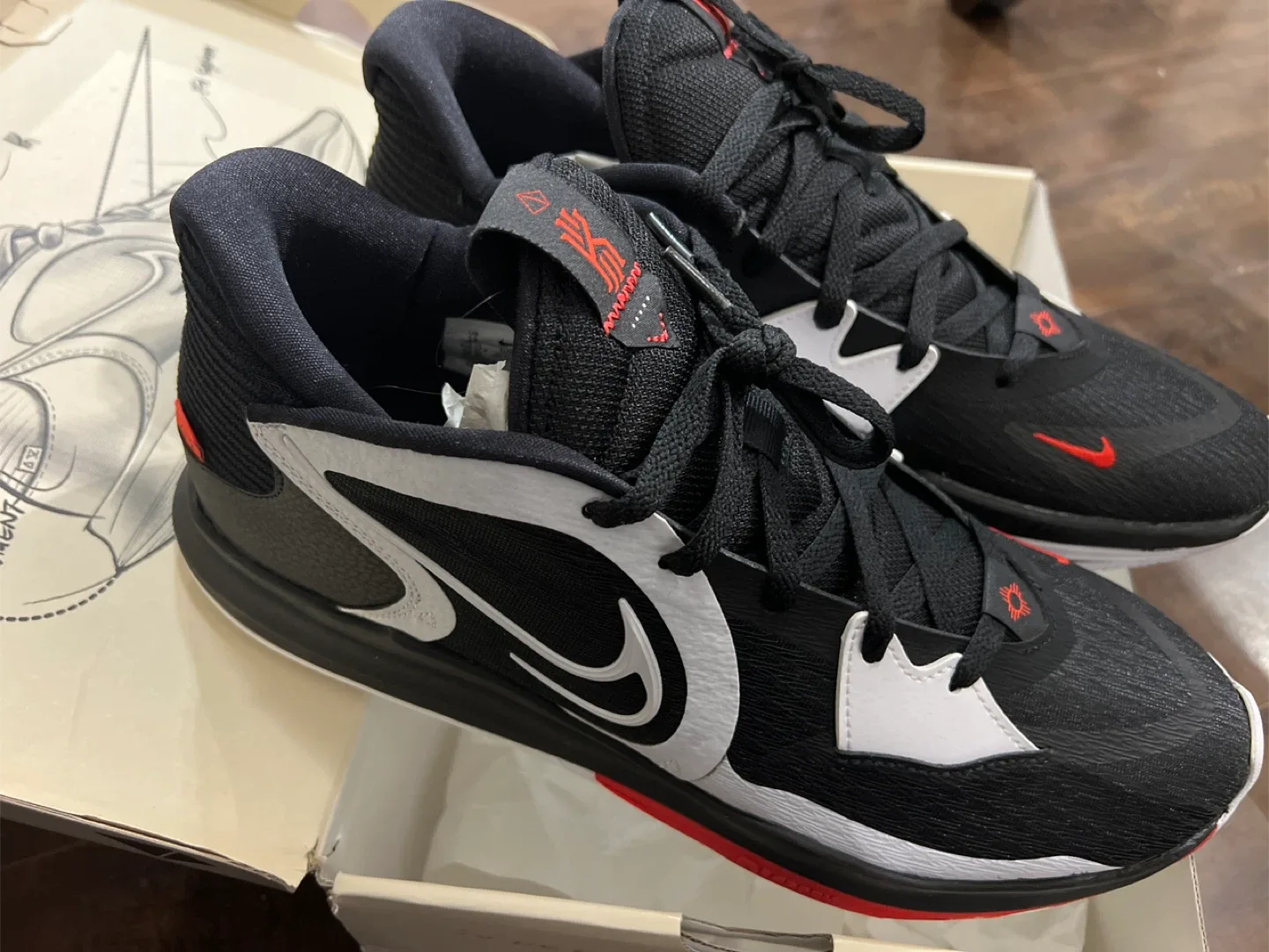 Nike Kyrie Low 5 Basketball Shoes - Black/White, Size 13 image indicator(9)