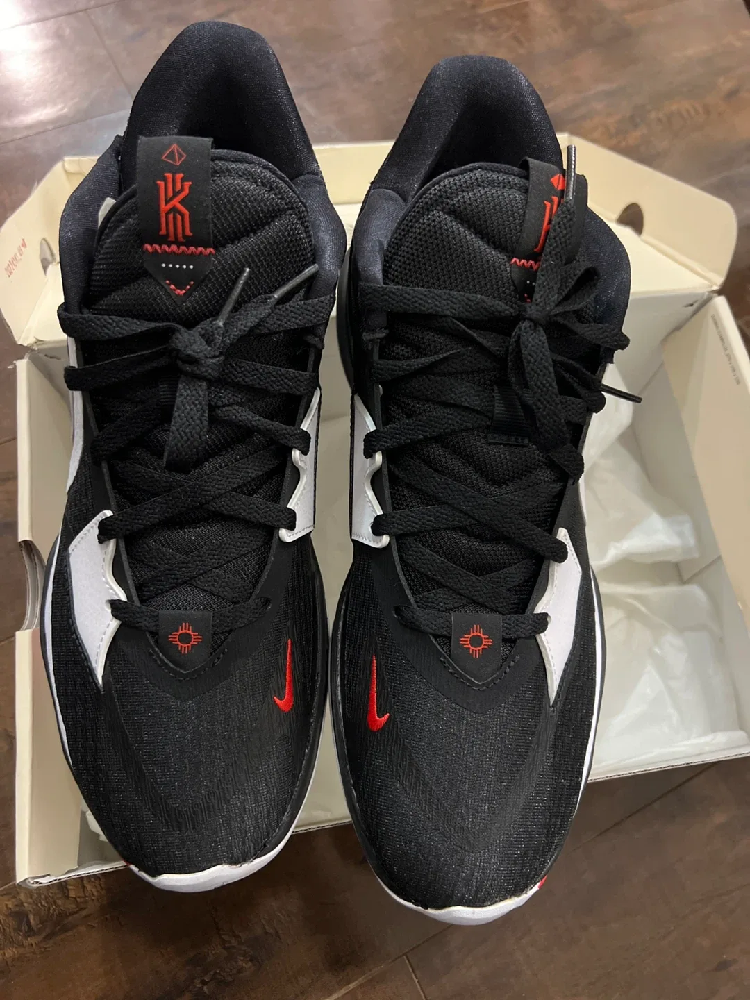 Nike Kyrie Low 5 Basketball Shoes - Black/White, Size 13 image indicator(8)