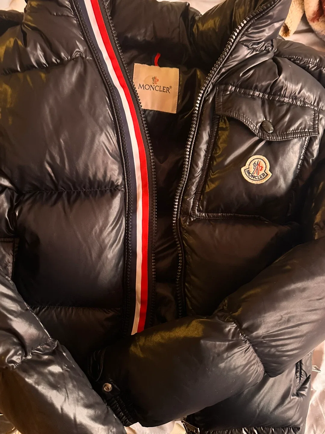 moncler montbeliard black puffer jacket image indicator(5)